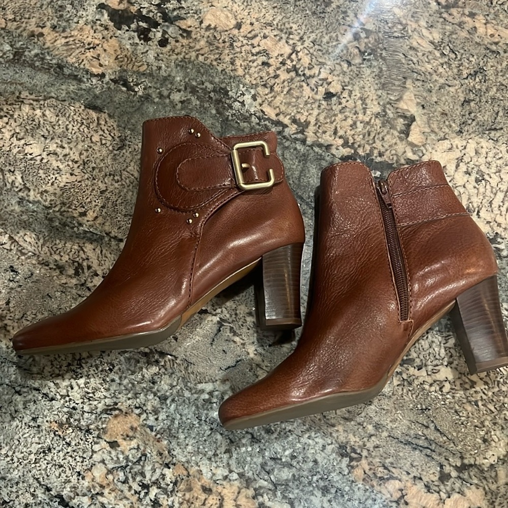 ANTONIO MELANI Brown Ankle Boots with Sleek Design